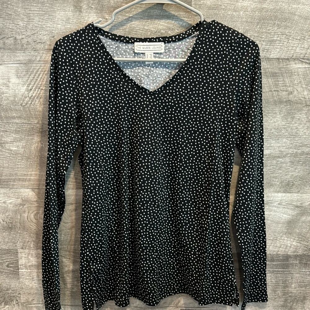 The Muses Lounge NWOT Polka Dots V-Neck long Sleeve Top in a Cotton/Modal blend.